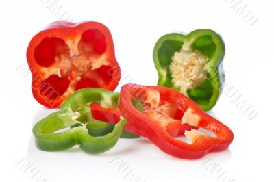 Green and red pepper slices