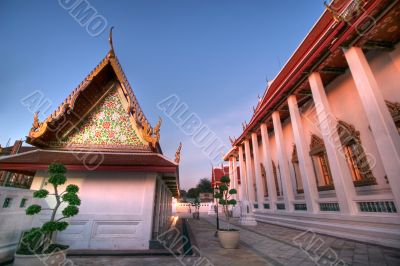 temple Rakhangkositaram courtyard