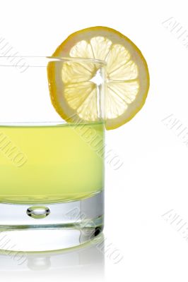 Fresh lemon juice with a slice