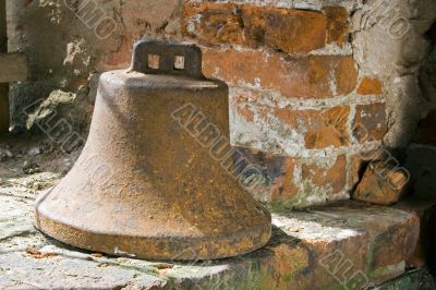 rusty bell