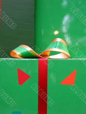 Gift & ribbon