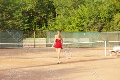 blond girl on the court