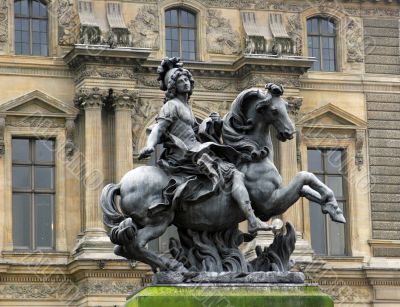 King Louis statue