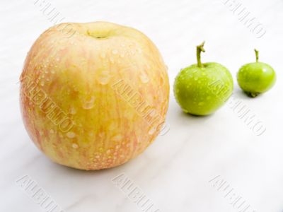 Big and small apples with drops of water