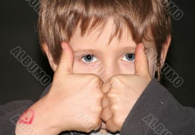 thumps up
