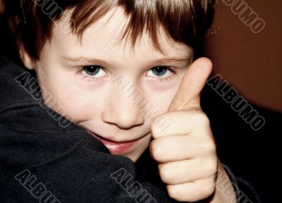 thumps up