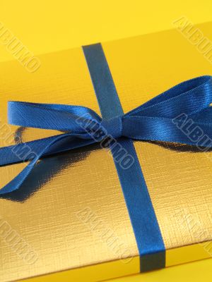 Gold gift box - 5
