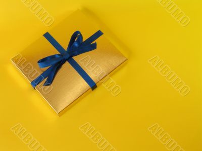 Gold gift box - 8