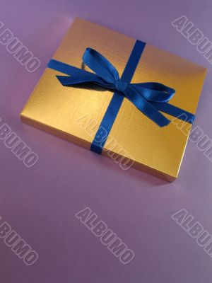 Gold gift box - 9