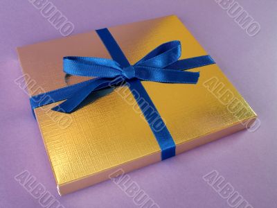 Gold gift box - 10