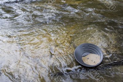 gold panning for gold