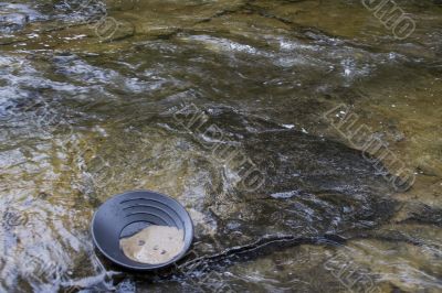 gold panning for gold