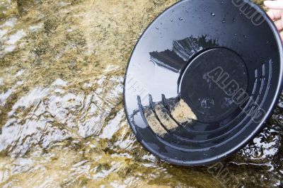 gold panning 3