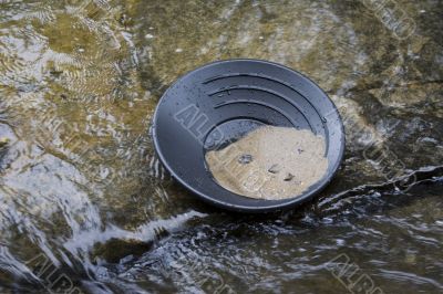 gold panning for gold