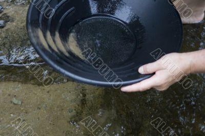 gold panning prospecting