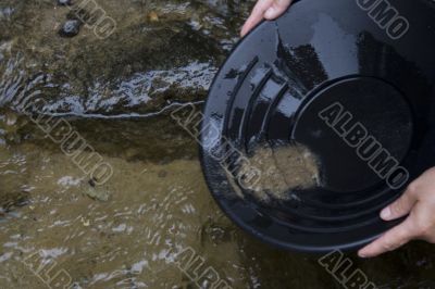 gold panning prospecting