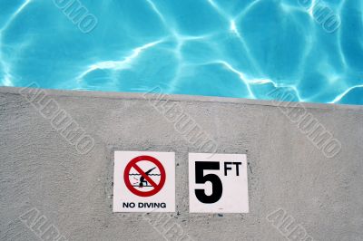 Swimming pool depth marker