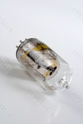 Vacuum tube