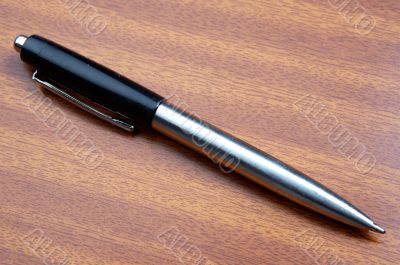 a photo of a pen