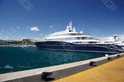 Super Yacht in Antible