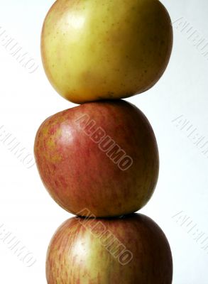 three apples 2