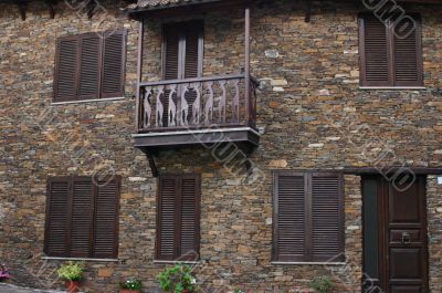 Old stone fa?ade & balcony