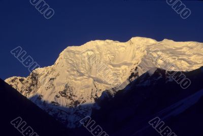 Hanging glaciers on Dome Blan