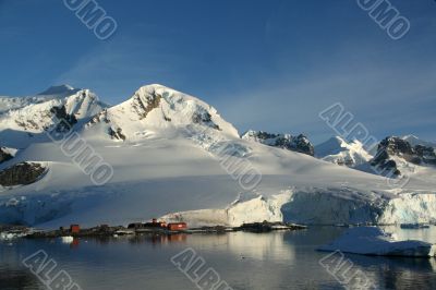 Mountains & glaciers with research station