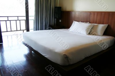 Resort bed