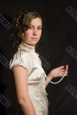 The girl holds pearls