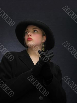 lady in hat