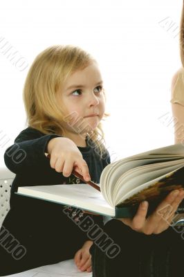 Kids reeding