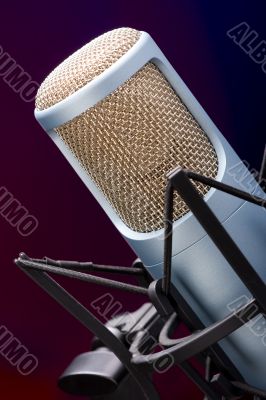 Mic on stage 4