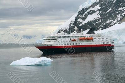 Cruise ship at anchor with glaciers