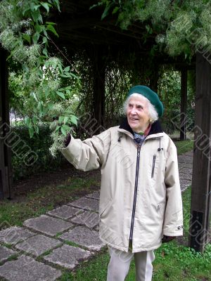 Senior Gardener