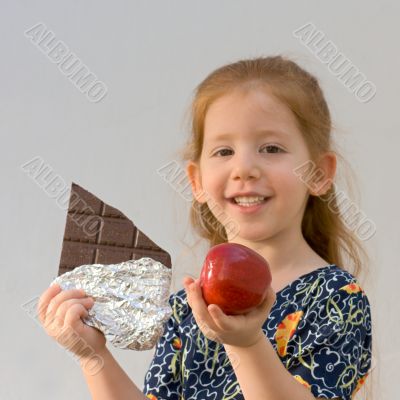 What is better? (focus on the apple)