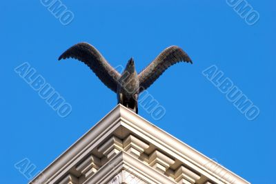 a bird statue