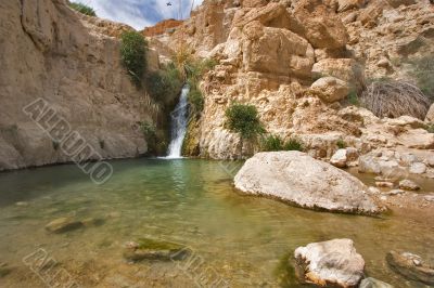 Falls in desert.