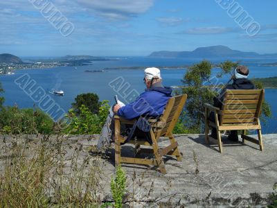 rest above the sea