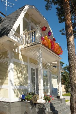 The house with balloons 2