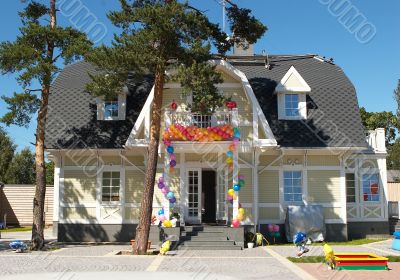 The house with balloons 3