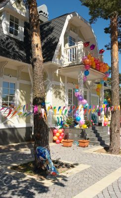 The house with balloons 6