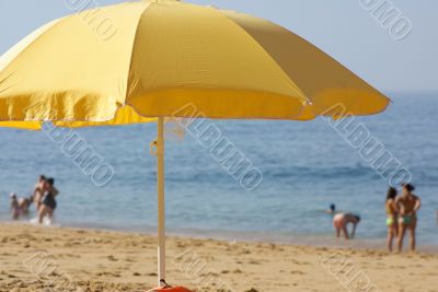  	Yelow umbrella