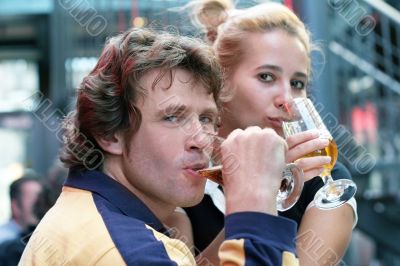 Couple drinking beer