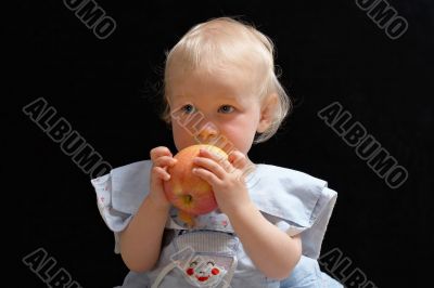 girl with apple