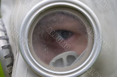 eye through gas-mask
