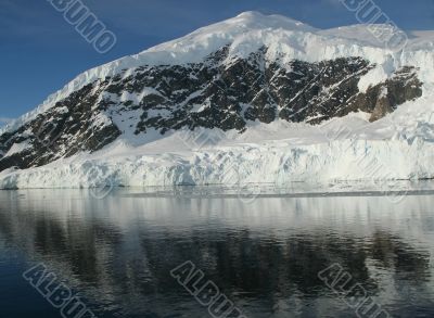 Mountains & glaciers reflected