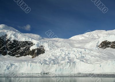 Mountains & glaciers reflected
