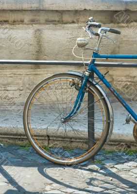 Old bicycle in the street of Rome