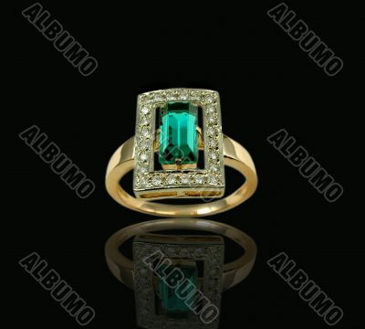 Golden emerald ring